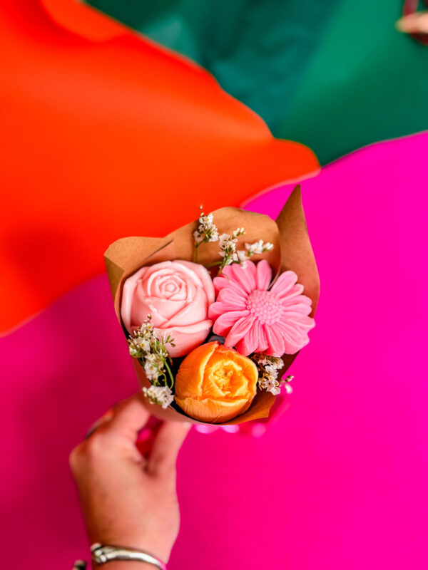Francesca-La-Joyeuse-bouqet-de-fleur-2